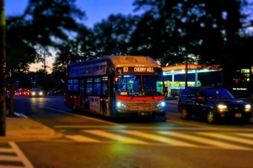 A metrobus on the 83 route.