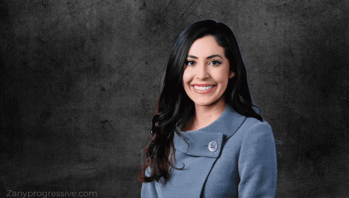 Official portrait of Anna Paulina Luna