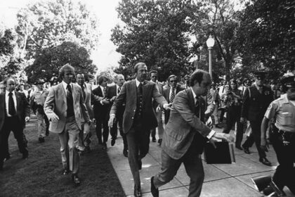 Following the September 5, 1975 10:04 am[1] attempt on U.S. President Gerald Ford's life by cultist Charles Manson Family member Lynette "Squeaky" Fromme, Secret Service agents rush President Ford towards the California State Capitol in Sacramento.