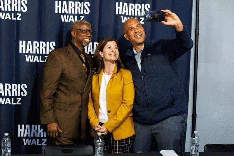 u.s. sen. cory booker (d-n.j.), right, takes a selfie with michigan state sen. kristen mcdonald rivet (d-bay city), center, and dwayne clemons, left, after a roundtable with small business owners in flint, mich., on sept. 20, 2024. U. S. Sen. Cory booker (d-n. J. ), right, takes a selfie with michigan state sen. Kristen mcdonald rivet (d-bay city), center, and dwayne clemons, left, after a roundtable with small business owners in flint, mich. , on sept. 20, 2024.
