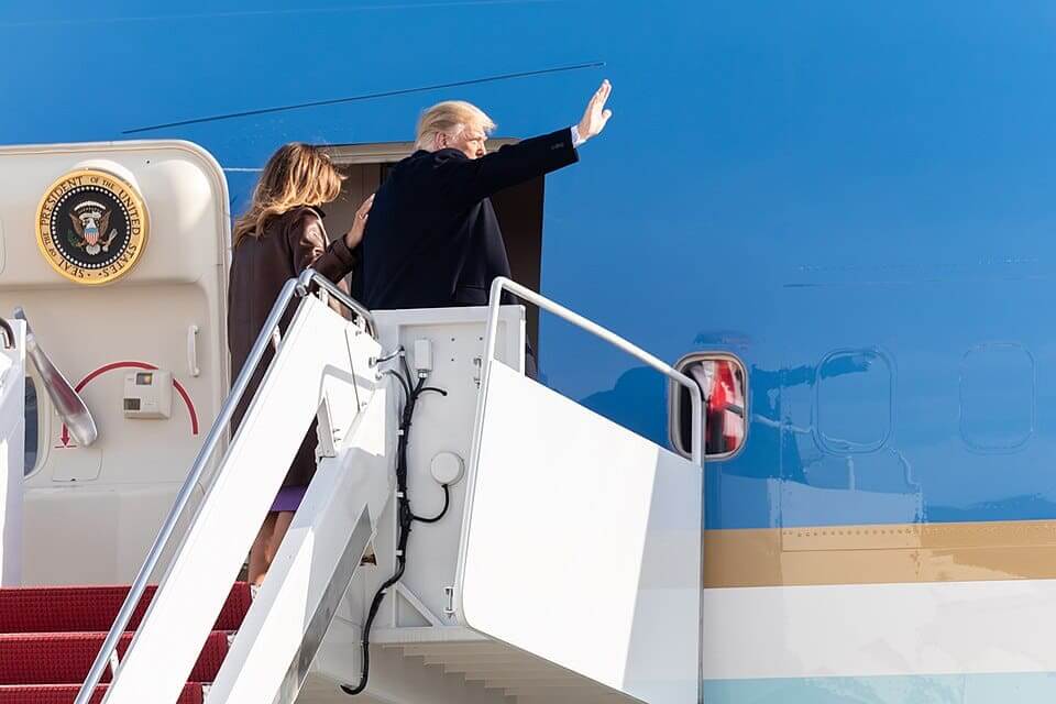 trump waves boarding jet Trump waves while boarding jet