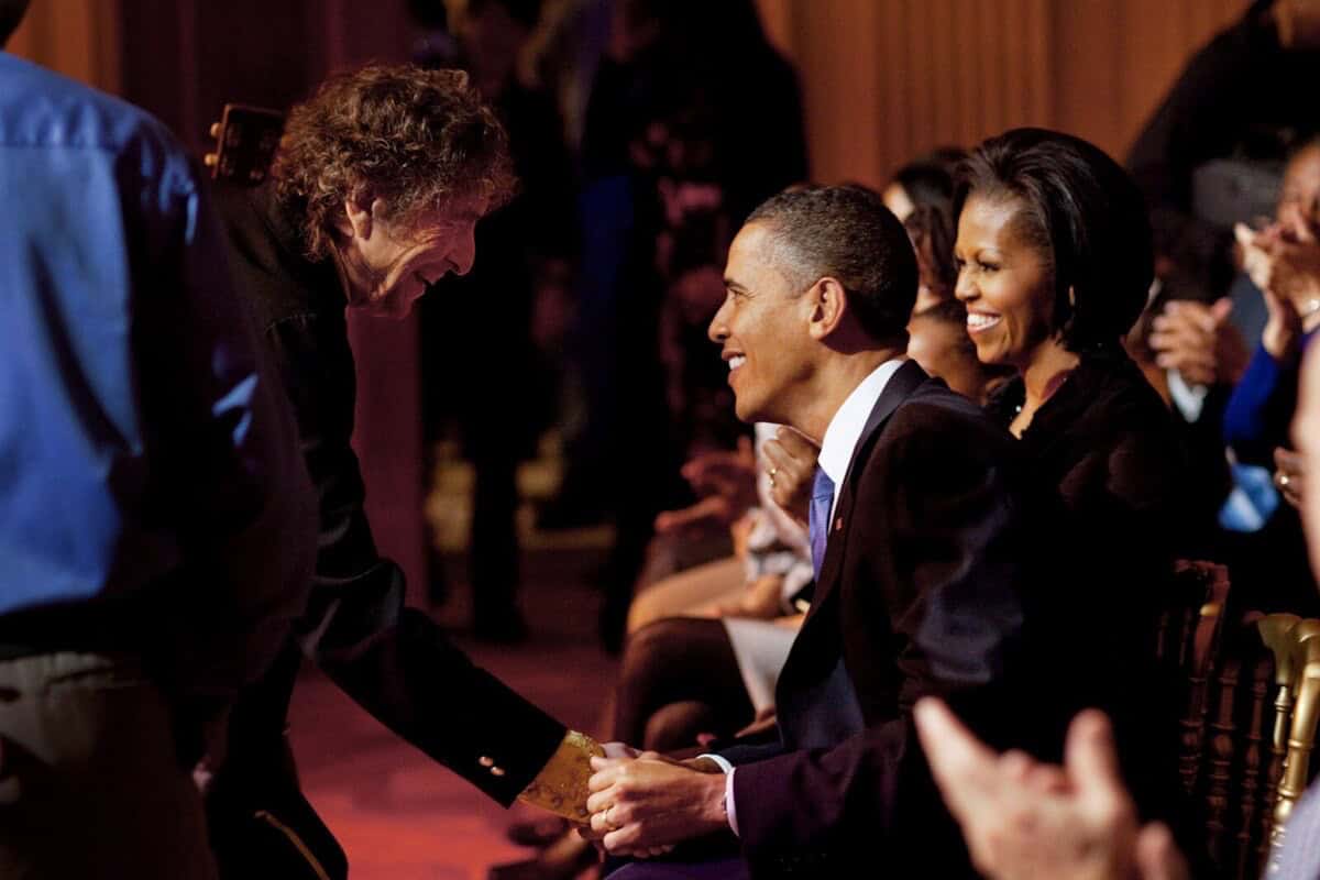 Bob Dylan shakes hands with Barack Obama after a performance at the White House.
