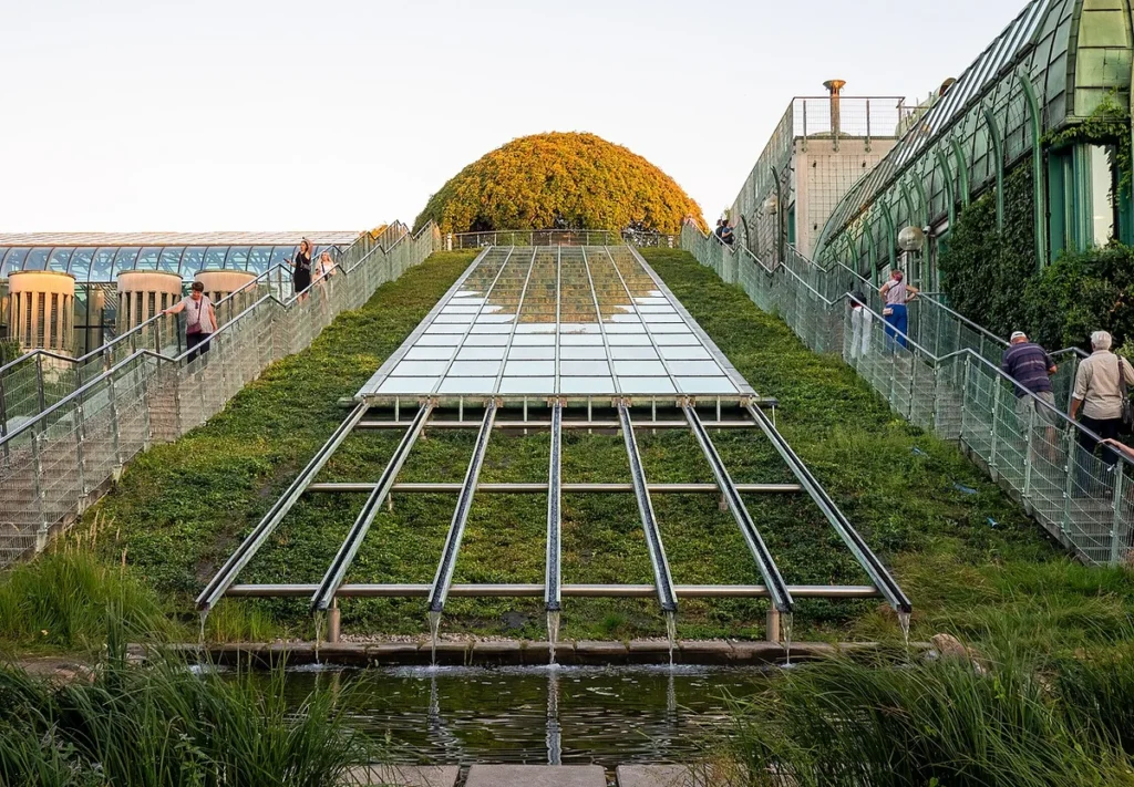 Politics and climate change. Polarization prevents legislation that could create more rooftop gardens in urban areas.