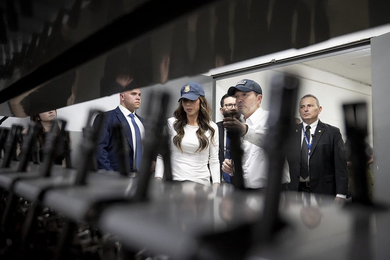 Kristi noem tour of cecot in el salvador