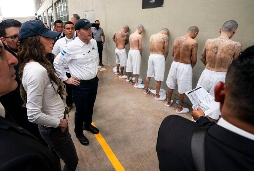 kristi noem dhs cecot tour Kristi noem looks at cecot prisoners