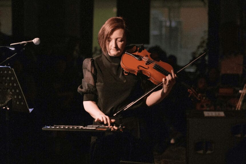 Violinist composes music from moth flight data