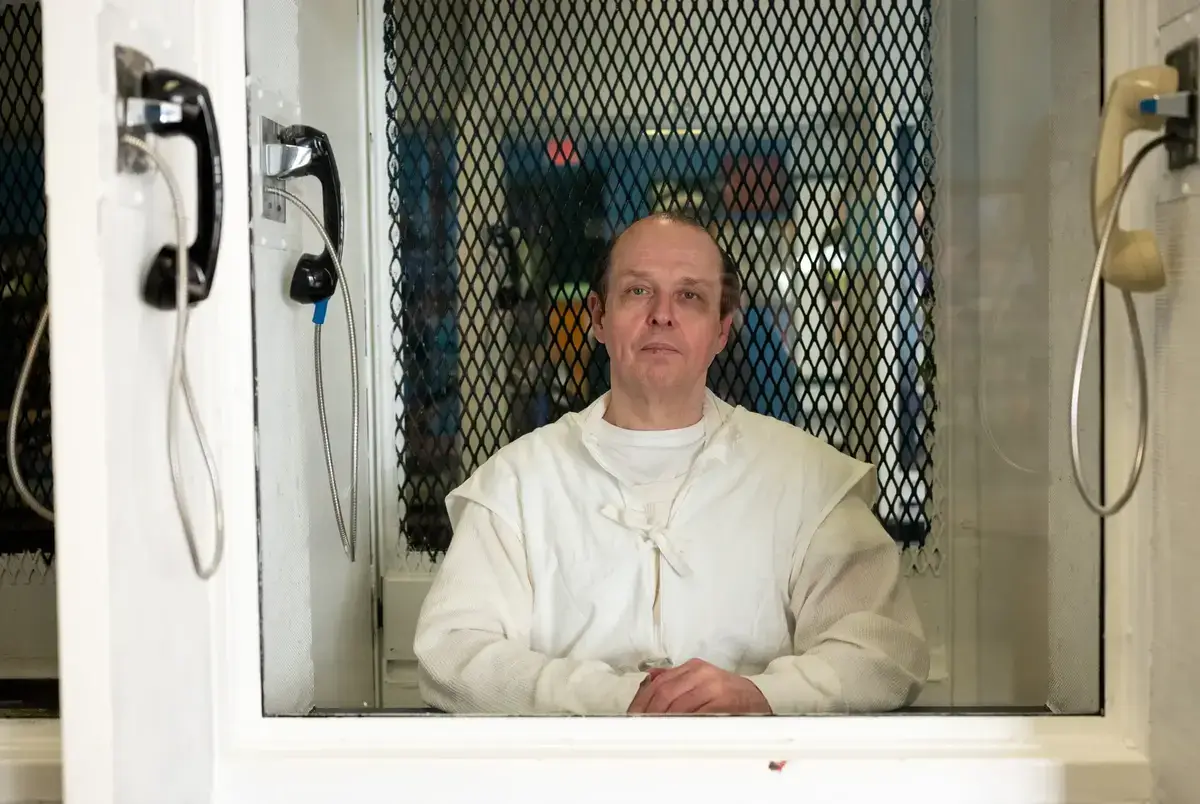 Robert roberson behind plexiglass in prison