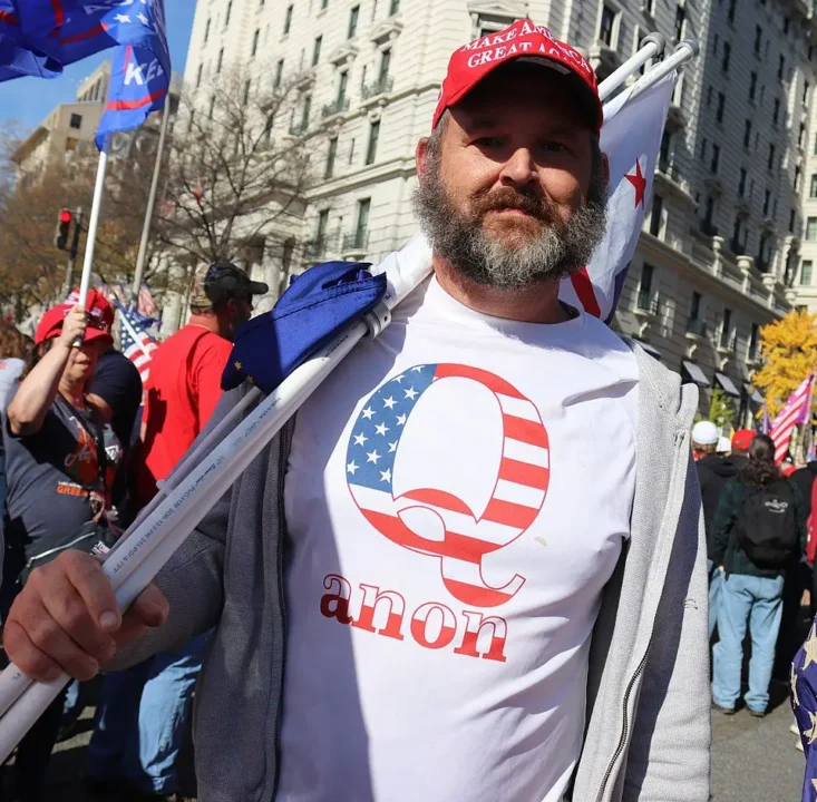 Trump supporter wearing a qanon t-shirt