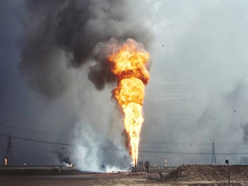 Kuwaiti oil fire black rain