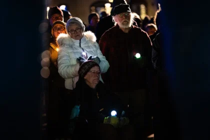 Acts of public grief Candlelight vigil Minnesota